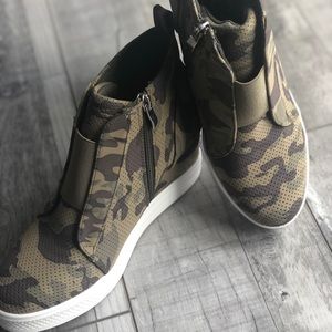 Camp sneaker wedge brand new from my boutique